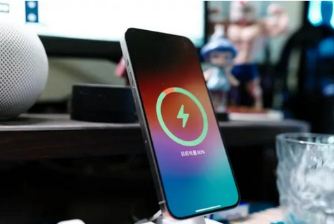 墨江苹果15换屏服务分享用什么充电器给iPhone15充电更好 